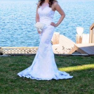 Mermaid/trumpet wedding gown dress w/ sweep train